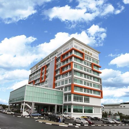โพรเมเน้ด โฮเต็ล บินตูลู Hotel ภายนอก รูปภาพ