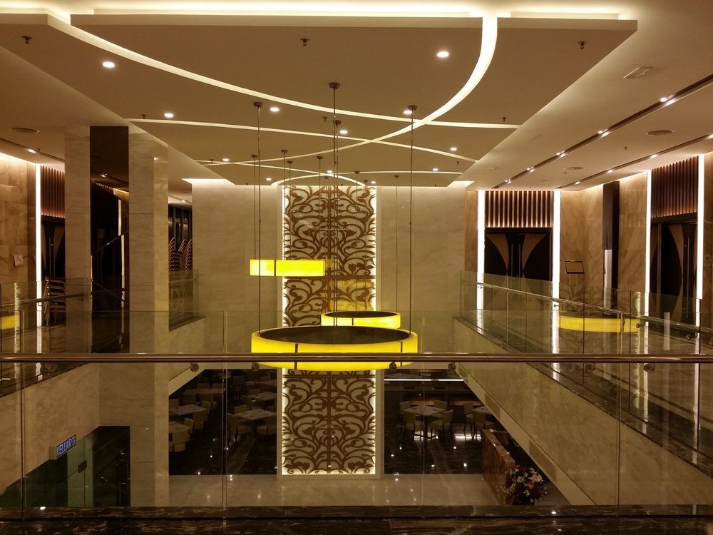 โพรเมเน้ด โฮเต็ล บินตูลู Hotel ภายนอก รูปภาพ