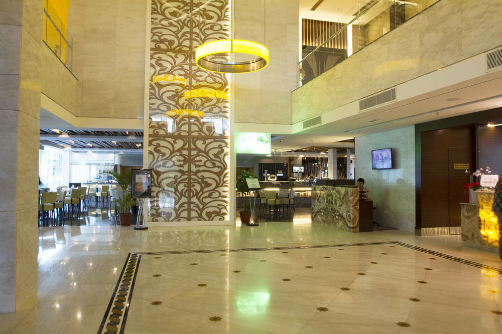 โพรเมเน้ด โฮเต็ล บินตูลู Hotel ภายนอก รูปภาพ