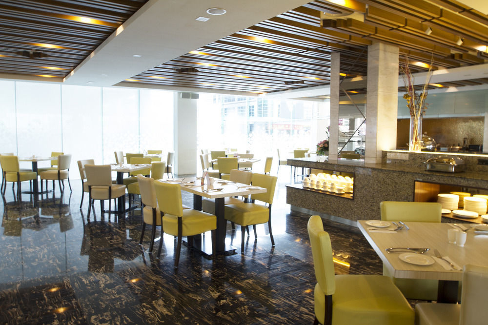 โพรเมเน้ด โฮเต็ล บินตูลู Hotel ภายนอก รูปภาพ