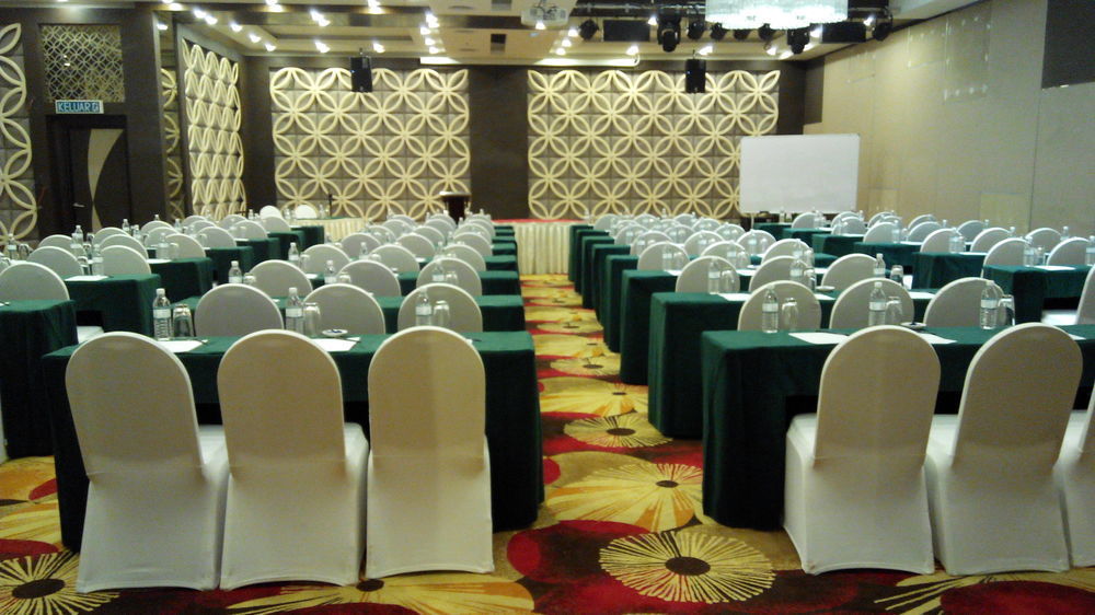 โพรเมเน้ด โฮเต็ล บินตูลู Hotel ภายนอก รูปภาพ