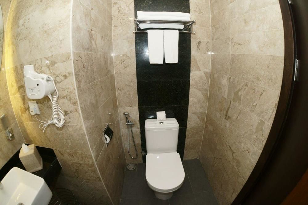 โพรเมเน้ด โฮเต็ล บินตูลู Hotel ภายนอก รูปภาพ