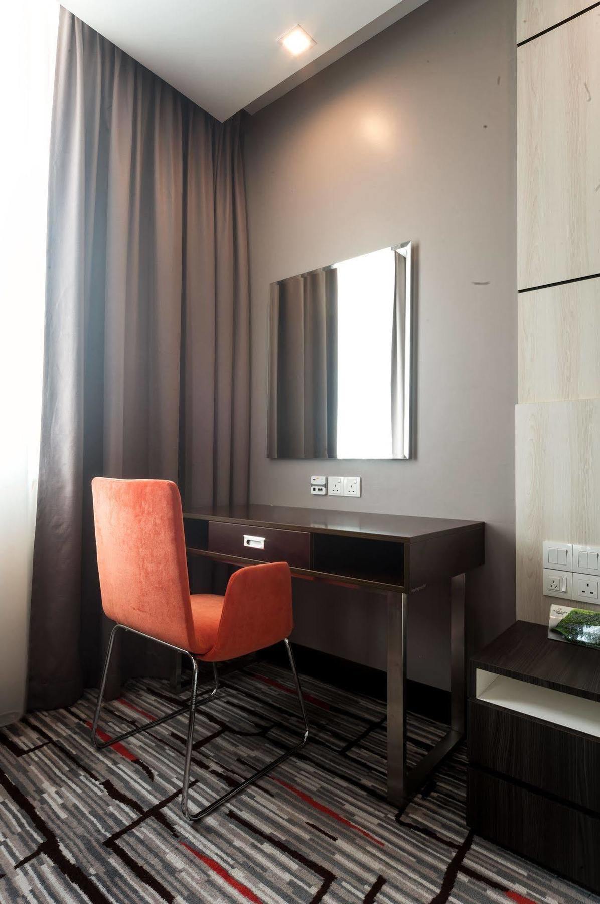 โพรเมเน้ด โฮเต็ล บินตูลู Hotel ภายนอก รูปภาพ