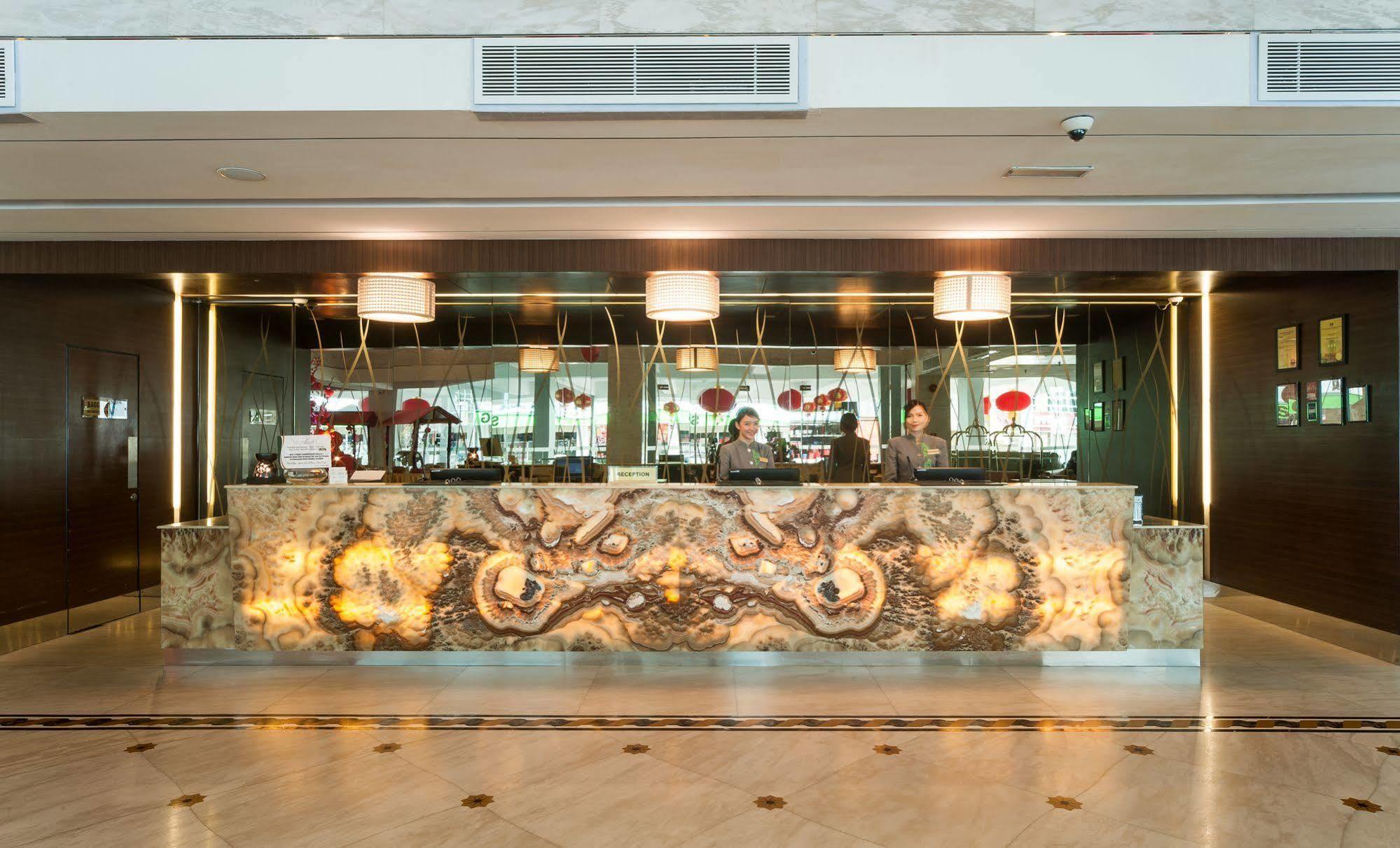 โพรเมเน้ด โฮเต็ล บินตูลู Hotel ภายนอก รูปภาพ